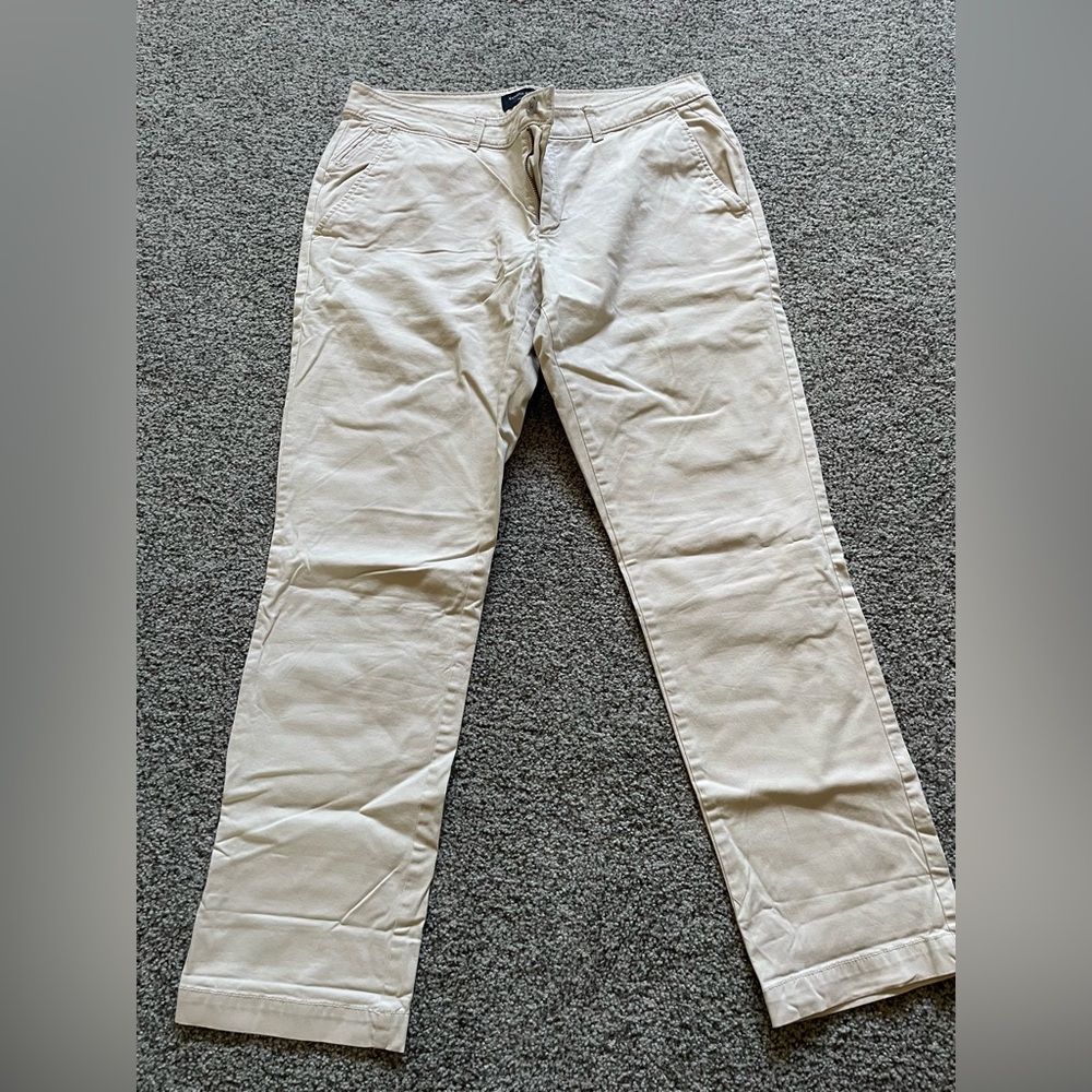 Women’s Banana Republic Khaki Pants